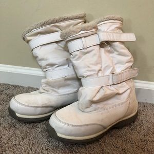 Snow boots